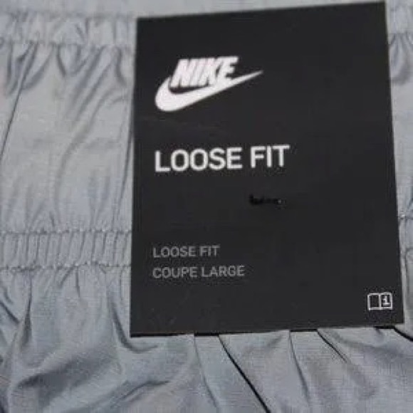 NWT Size L Nike Pants - Nike Sportswear Womens Leopard Print Windbreaker Pants - Picture 4 of 4